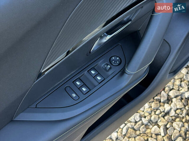 Белый Пежо e-2008, объемом двигателя 0 л и пробегом 122 тыс. км за 16850 $, фото 15 на Automoto.ua