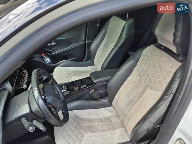 Белый Пежо e-2008, объемом двигателя 0 л и пробегом 110 тыс. км за 11500 $, фото 16 на Automoto.ua