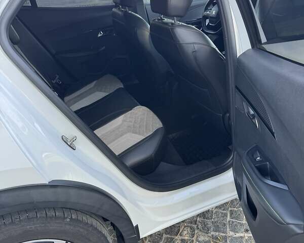 Белый Пежо e-2008, объемом двигателя 0 л и пробегом 113 тыс. км за 15500 $, фото 33 на Automoto.ua