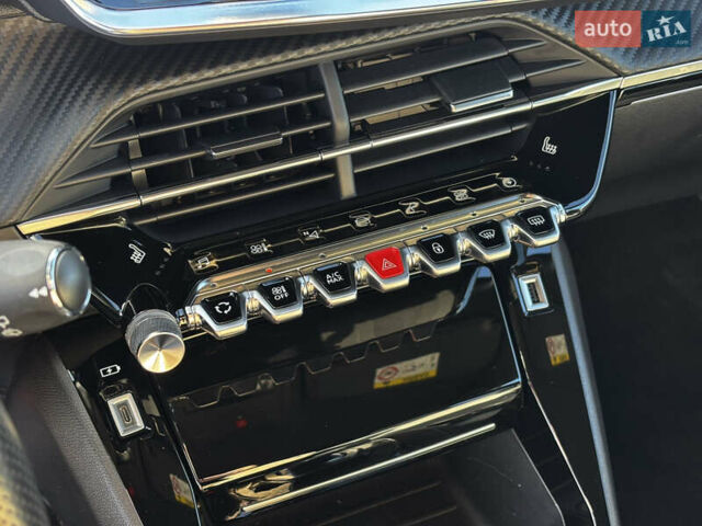 Белый Пежо e-2008, объемом двигателя 0 л и пробегом 122 тыс. км за 16850 $, фото 34 на Automoto.ua