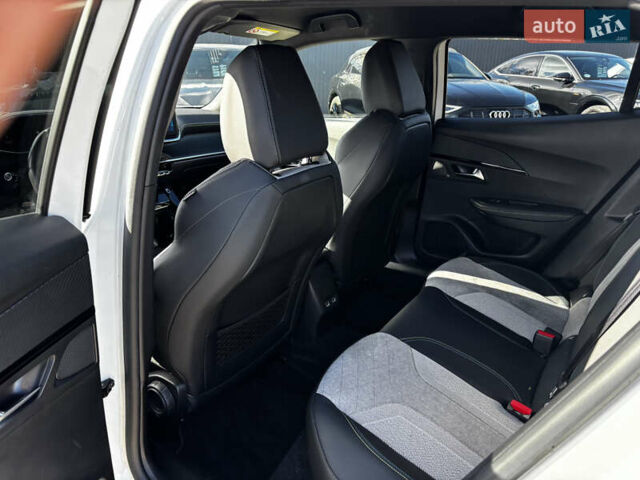 Белый Пежо e-2008, объемом двигателя 0 л и пробегом 122 тыс. км за 16850 $, фото 38 на Automoto.ua