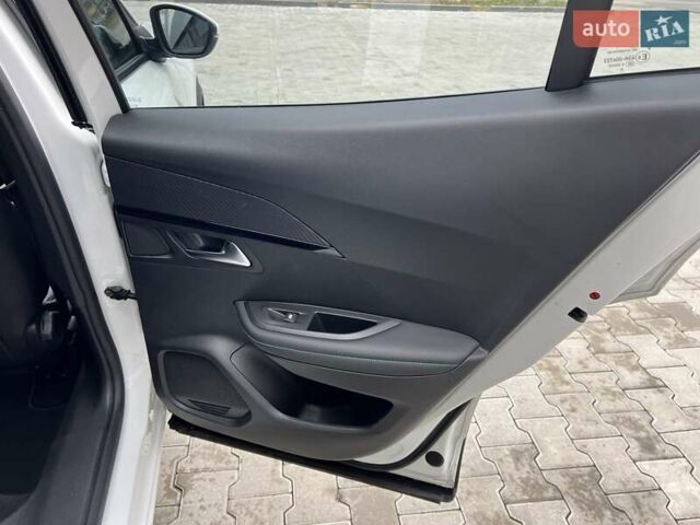 Белый Пежо e-2008, объемом двигателя 0 л и пробегом 131 тыс. км за 15750 $, фото 35 на Automoto.ua