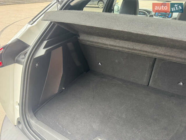 Білий Пежо e-2008, об'ємом двигуна 0 л та пробігом 142 тис. км за 16999 $, фото 36 на Automoto.ua