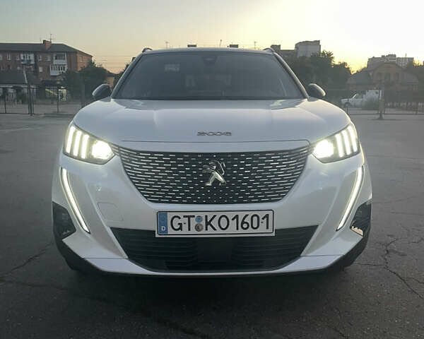 Белый Пежо e-2008, объемом двигателя 0 л и пробегом 154 тыс. км за 16150 $, фото 79 на Automoto.ua