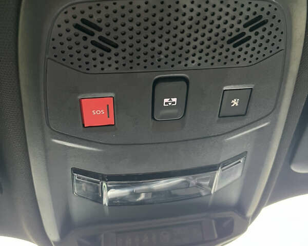 Білий Пежо e-2008, об'ємом двигуна 0 л та пробігом 67 тис. км за 15500 $, фото 16 на Automoto.ua