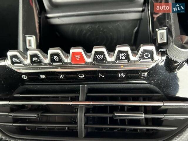 Белый Пежо e-2008, объемом двигателя 0 л и пробегом 131 тыс. км за 15750 $, фото 24 на Automoto.ua