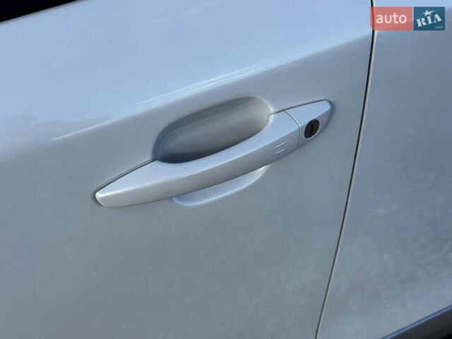 Белый Пежо e-2008, объемом двигателя 0 л и пробегом 122 тыс. км за 16850 $, фото 11 на Automoto.ua