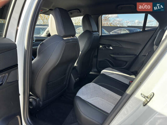 Белый Пежо e-2008, объемом двигателя 0 л и пробегом 122 тыс. км за 16850 $, фото 41 на Automoto.ua