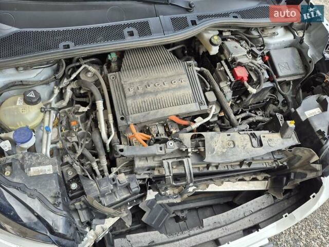 Белый Пежо e-2008, объемом двигателя 0 л и пробегом 110 тыс. км за 11500 $, фото 21 на Automoto.ua