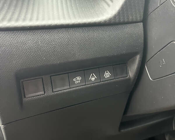 Білий Пежо e-2008, об'ємом двигуна 0 л та пробігом 67 тис. км за 15500 $, фото 17 на Automoto.ua