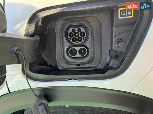 Белый Пежо e-2008, объемом двигателя 0 л и пробегом 173 тыс. км за 16500 $, фото 14 на Automoto.ua