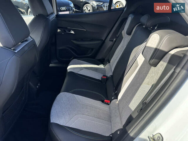 Белый Пежо e-2008, объемом двигателя 0 л и пробегом 122 тыс. км за 16850 $, фото 46 на Automoto.ua