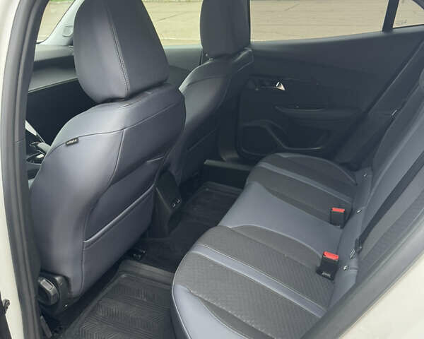 Білий Пежо e-2008, об'ємом двигуна 0 л та пробігом 142 тис. км за 16999 $, фото 29 на Automoto.ua