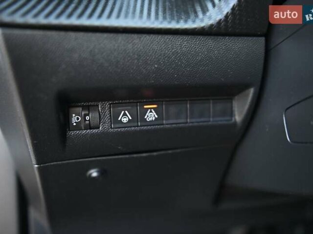 Білий Пежо e-2008, об'ємом двигуна 0 л та пробігом 114 тис. км за 16000 $, фото 60 на Automoto.ua