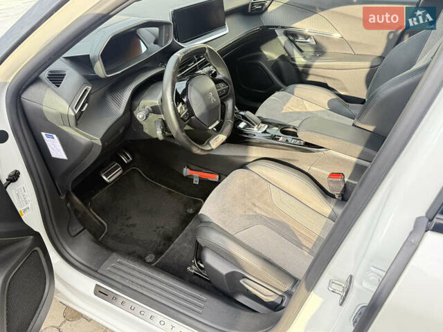 Белый Пежо e-2008, объемом двигателя 0 л и пробегом 136 тыс. км за 16700 $, фото 4 на Automoto.ua