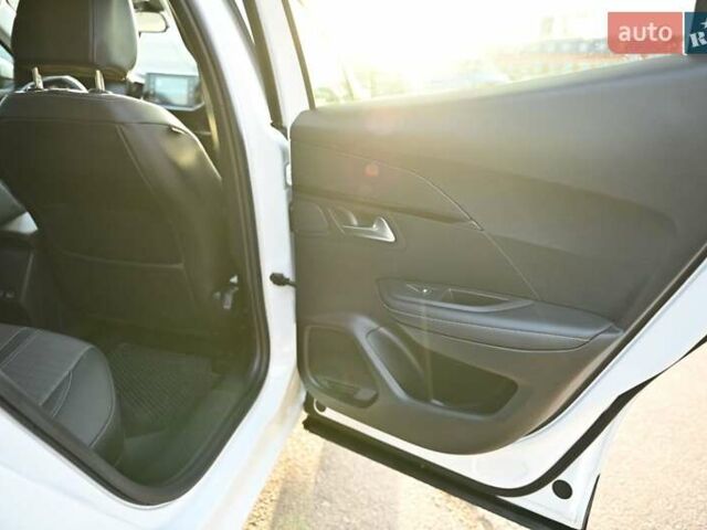 Білий Пежо e-2008, об'ємом двигуна 0 л та пробігом 114 тис. км за 16000 $, фото 41 на Automoto.ua