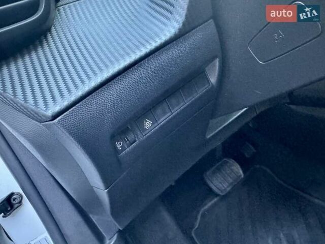 Белый Пежо e-2008, объемом двигателя 0 л и пробегом 85 тыс. км за 16000 $, фото 74 на Automoto.ua