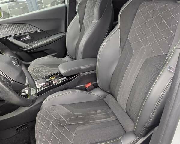 Белый Пежо e-2008, объемом двигателя 0 л и пробегом 38 тыс. км за 21300 $, фото 13 на Automoto.ua