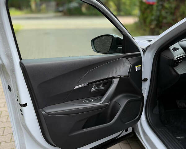 Белый Пежо e-2008, объемом двигателя 0 л и пробегом 3 тыс. км за 27000 $, фото 4 на Automoto.ua