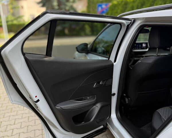 Белый Пежо e-2008, объемом двигателя 0 л и пробегом 3 тыс. км за 27000 $, фото 6 на Automoto.ua