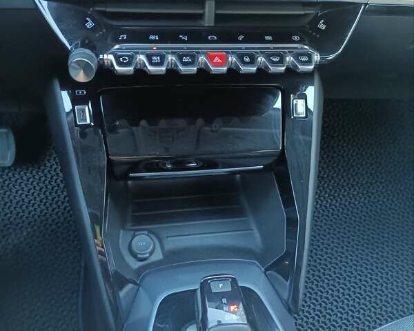 Черный Пежо e-2008, объемом двигателя 0 л и пробегом 138 тыс. км за 17200 $, фото 10 на Automoto.ua