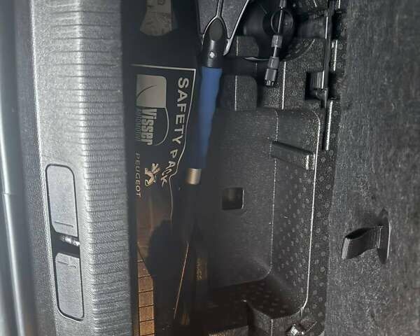 Черный Пежо e-2008, объемом двигателя 0 л и пробегом 55 тыс. км за 19800 $, фото 62 на Automoto.ua