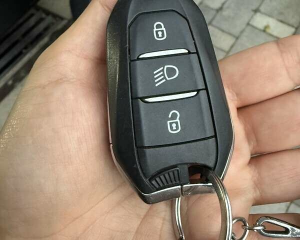 Черный Пежо e-2008, объемом двигателя 0 л и пробегом 55 тыс. км за 19800 $, фото 58 на Automoto.ua