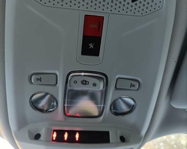 Черный Пежо e-2008, объемом двигателя 0 л и пробегом 138 тыс. км за 17200 $, фото 7 на Automoto.ua