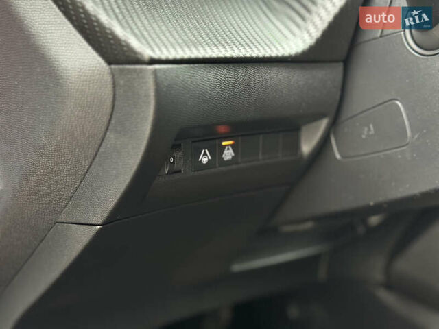 Красный Пежо e-2008, объемом двигателя 0 л и пробегом 79 тыс. км за 16900 $, фото 57 на Automoto.ua