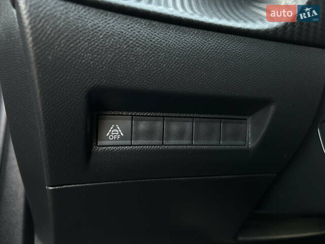 Красный Пежо e-2008, объемом двигателя 0 л и пробегом 40 тыс. км за 17399 $, фото 42 на Automoto.ua