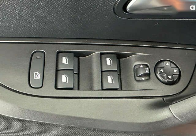 Пежо e-2008, объемом двигателя 0 л и пробегом 40 тыс. км за 15950 $, фото 17 на Automoto.ua