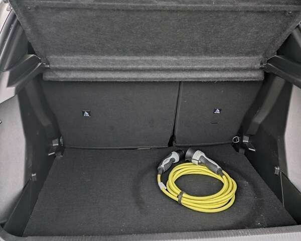 Пежо e-2008, объемом двигателя 0 л и пробегом 38 тыс. км за 20700 $, фото 26 на Automoto.ua