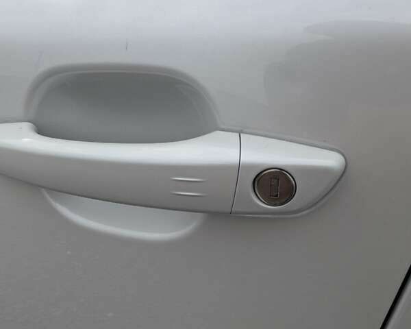 Пежо e-2008, объемом двигателя 0 л и пробегом 38 тыс. км за 20700 $, фото 11 на Automoto.ua