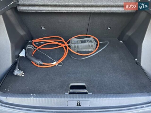 Синий Пежо e-2008, объемом двигателя 0 л и пробегом 35 тыс. км за 16500 $, фото 93 на Automoto.ua