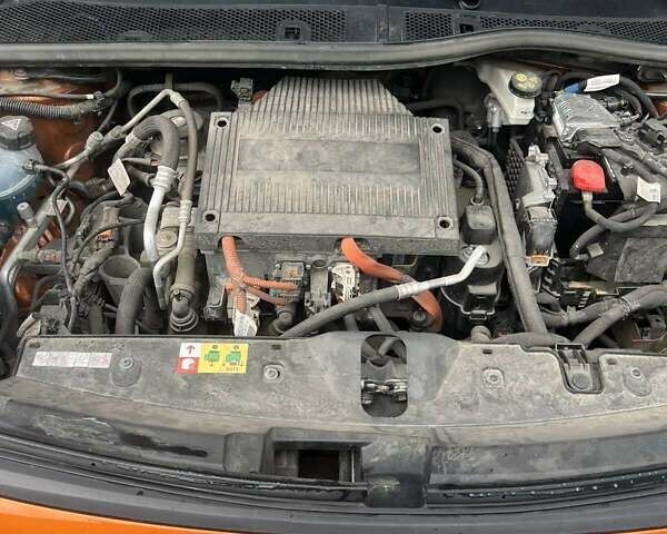 Оранжевый Пежо e-2008, объемом двигателя 0 л и пробегом 78 тыс. км за 16500 $, фото 10 на Automoto.ua