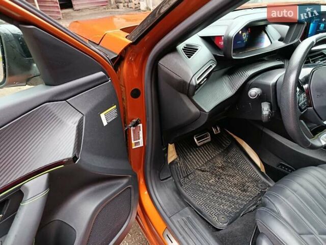 Оранжевый Пежо e-2008, объемом двигателя 0 л и пробегом 31 тыс. км за 17300 $, фото 30 на Automoto.ua