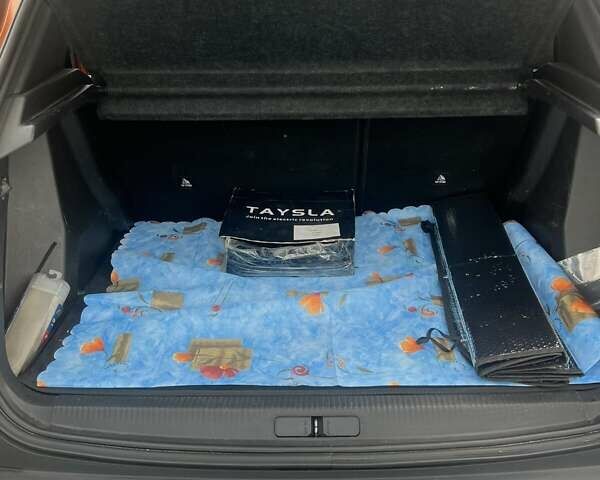 Оранжевый Пежо e-2008, объемом двигателя 0 л и пробегом 78 тыс. км за 16500 $, фото 7 на Automoto.ua