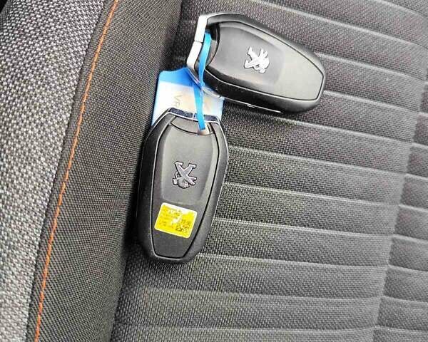 Оранжевый Пежо e-2008, объемом двигателя 0 л и пробегом 136 тыс. км за 17999 $, фото 42 на Automoto.ua