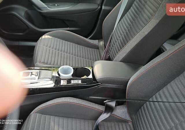 Оранжевый Пежо e-2008, объемом двигателя 0 л и пробегом 37 тыс. км за 21500 $, фото 4 на Automoto.ua