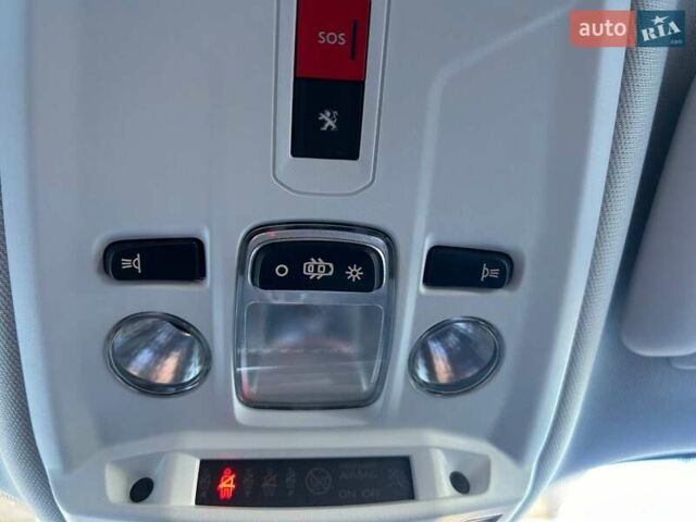 Помаранчевий Пежо e-2008, об'ємом двигуна 0 л та пробігом 31 тис. км за 16200 $, фото 8 на Automoto.ua