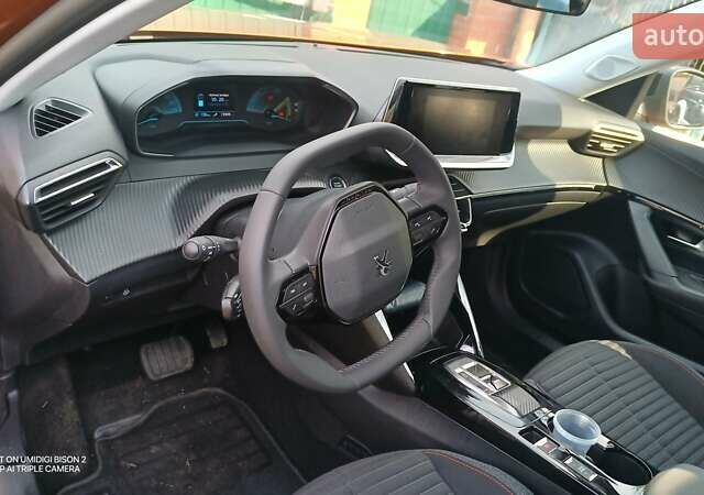 Оранжевый Пежо e-2008, объемом двигателя 0 л и пробегом 37 тыс. км за 21500 $, фото 3 на Automoto.ua