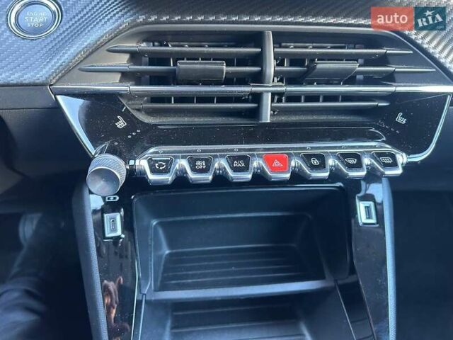 Оранжевый Пежо e-2008, объемом двигателя 0 л и пробегом 29 тыс. км за 16999 $, фото 17 на Automoto.ua