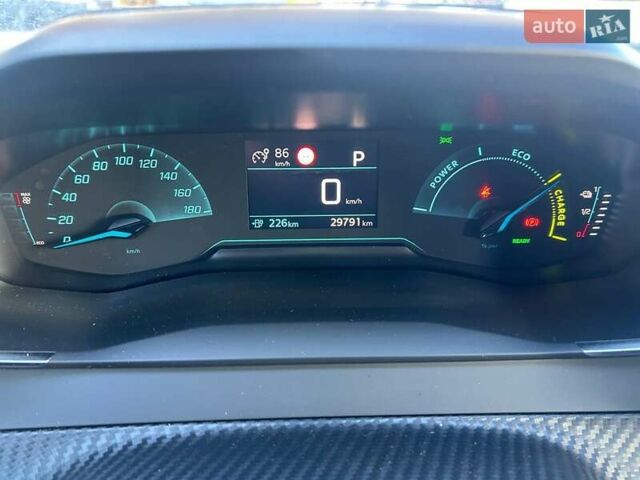 Оранжевый Пежо e-2008, объемом двигателя 0 л и пробегом 29 тыс. км за 16999 $, фото 20 на Automoto.ua