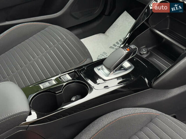 Белый Пежо e-208, объемом двигателя 0 л и пробегом 17 тыс. км за 14799 $, фото 25 на Automoto.ua