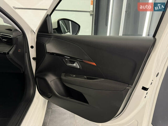 Белый Пежо e-208, объемом двигателя 0 л и пробегом 17 тыс. км за 14500 $, фото 23 на Automoto.ua