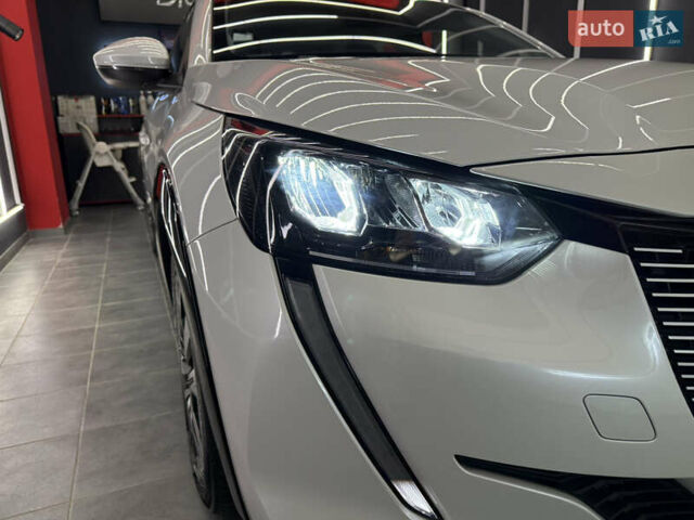 Белый Пежо e-208, объемом двигателя 0 л и пробегом 17 тыс. км за 14500 $, фото 12 на Automoto.ua