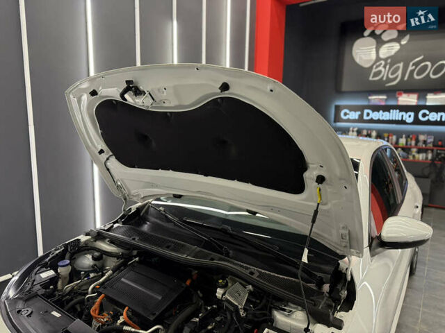 Белый Пежо e-208, объемом двигателя 0 л и пробегом 17 тыс. км за 14500 $, фото 45 на Automoto.ua