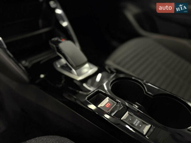 Белый Пежо e-208, объемом двигателя 0 л и пробегом 17 тыс. км за 14500 $, фото 33 на Automoto.ua