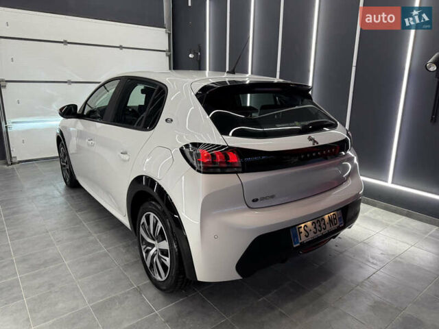 Белый Пежо e-208, объемом двигателя 0 л и пробегом 17 тыс. км за 14500 $, фото 3 на Automoto.ua