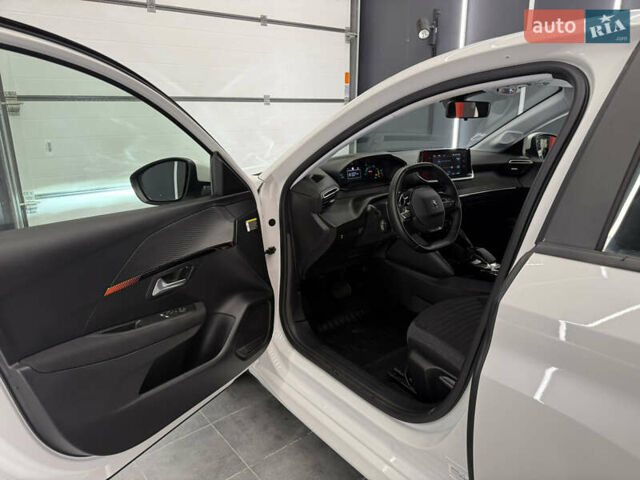 Белый Пежо e-208, объемом двигателя 0 л и пробегом 17 тыс. км за 14500 $, фото 18 на Automoto.ua